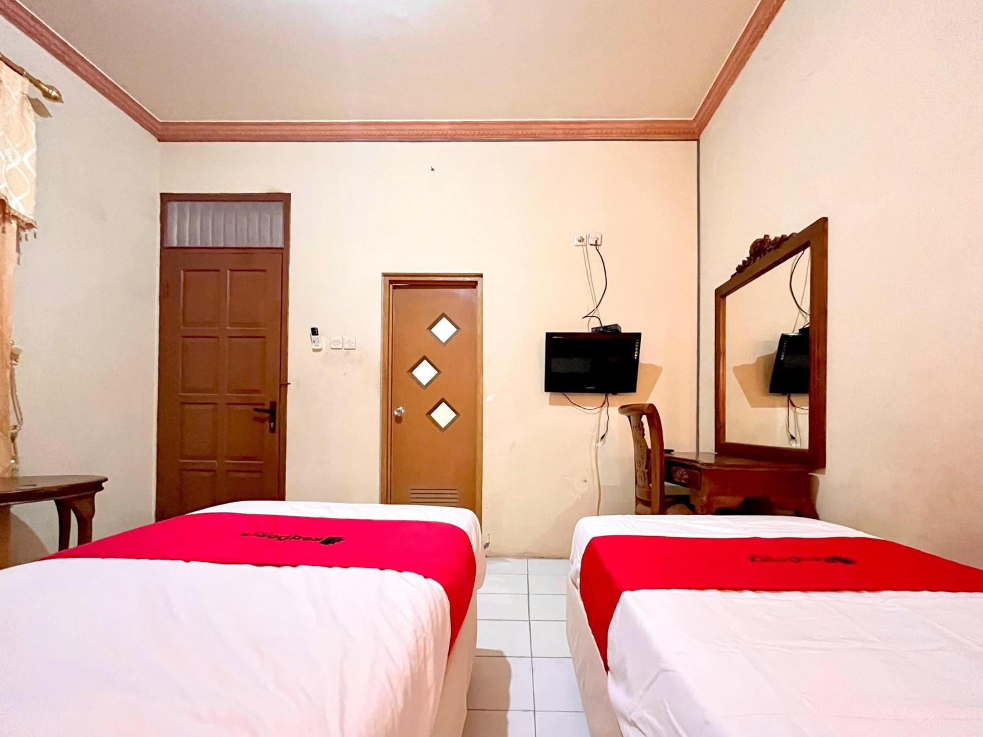 Reddoorz At Hotel Madani Syariah Lempuyangan Yogyakarta Exterior foto